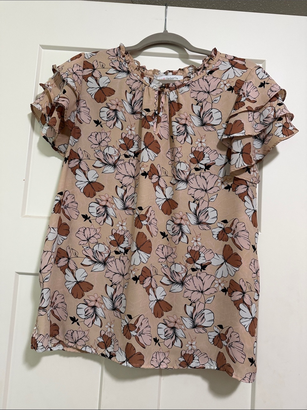 Liz Claiborne Blush Floral Keyhole Top